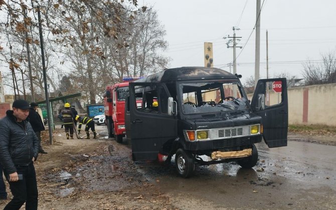 Azərbaycanda sürücü sərnişin avtobusunu yandırdı