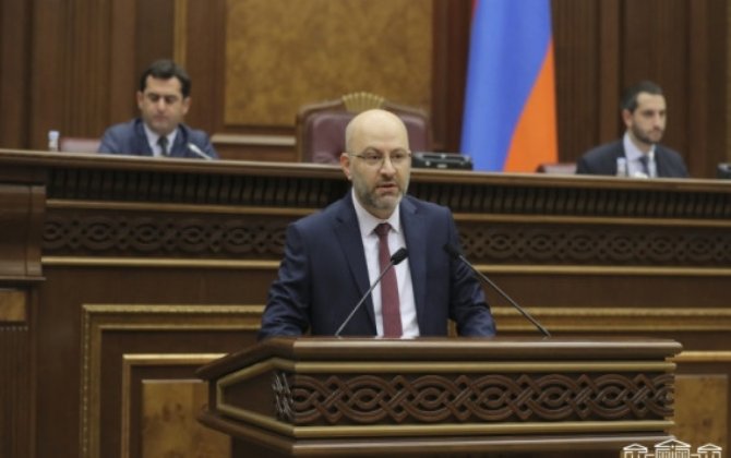 Paşinyanın partiyasından olan deputat mandatından imtina edib