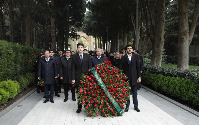 BDU kollektivi Ümummilli Lider Heydər Əliyevin məzarını ziyarət etdi
