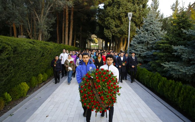 Azərbaycan Könüllüləri Ulu Öndər Heydər Əliyevin məzarını ziyarət ediblər - FOTO