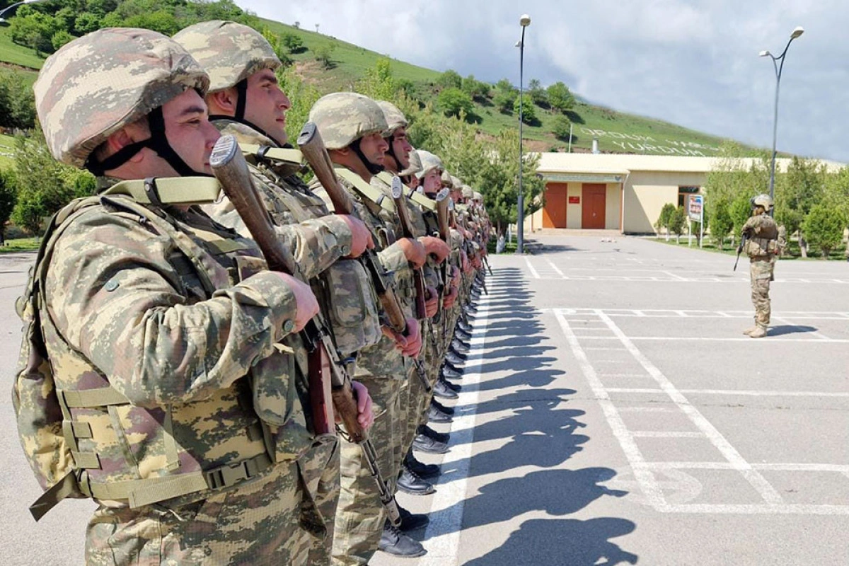 В Азербайджане освобожденные от военной службы могут быть призваны на неё по собственному желанию