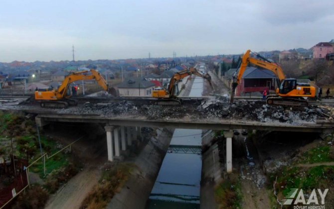 Sumqayıtla Sarayı birləşdirən körpünün söküntüsünə başlanıldı - VİDEO