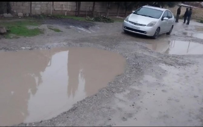 “Təcili yardım gəlmir, xəstəmiz evdə keçinir, avtobus sürücüləri də deyir ki...” - Bağlar massivinin sakinlərinin yol dərdi - FOTO/VİDEO