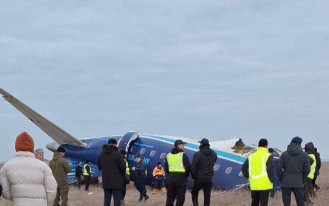 В AZAL назвали число пассажиров на борту разбившегося в Актау самолета