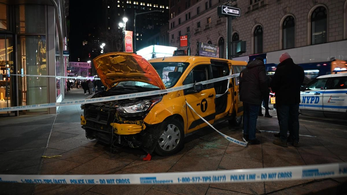 Такси въехало в толпу людей в Нью-Йорке-(ВИДЕО-ФОТО)