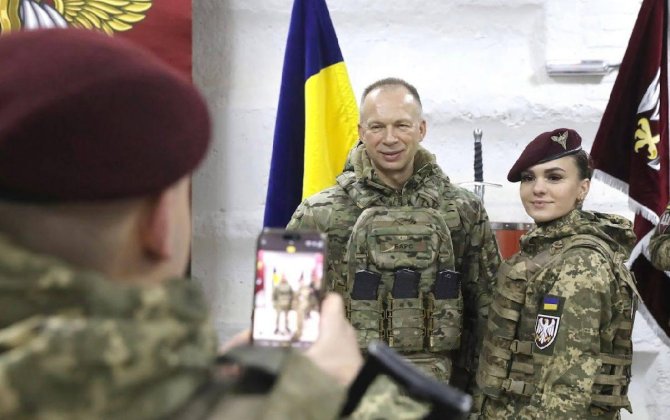 Главнокомандующий ВСУ встретился с военными на курском направлении