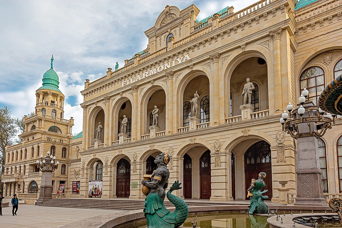 Здание Гянджинской госфилармонии находится под угрозой обрушения-ФОТО