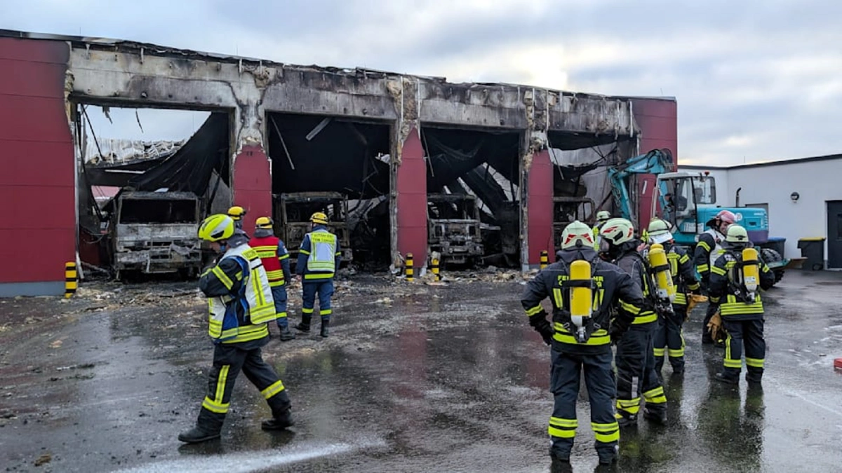 СМИ: Новая пожарная часть сгорела в Германии-ФОТО