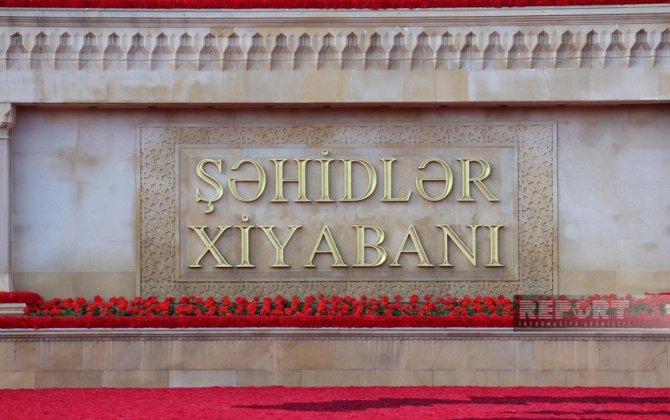 Baş nazir və spiker Şəhidlər xiyabanını ziyarət edib