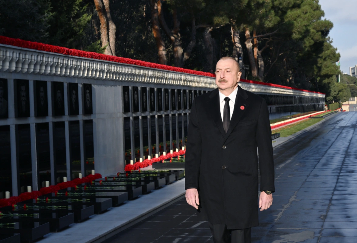 Prezident Şəhidlər xiyabanını ziyarət etdi - FOTO