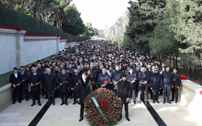 BDU kollektivi Şəhidlər xiyabanını ziyarət etdi - FOTO