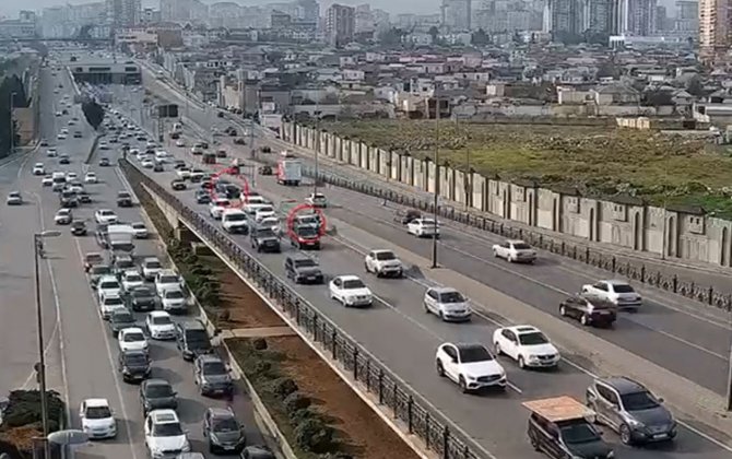 Ard-arda iki qəza Bakıda sıxlığa SƏBƏB OLDU - VİDEO