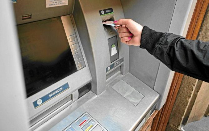 Kartlar dərhal bloklanır: bankomatdan pul çıxaranlar üçün YENİ TƏLƏ 