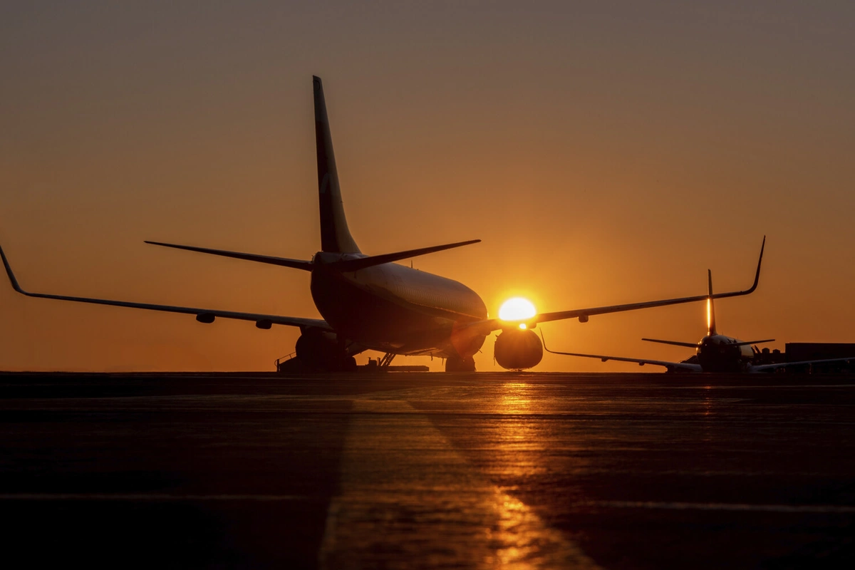 Rusiya aeroportunda həyəcanlı anlar: Bakıya gələn təyyarənin mühərriki uçuş zolağında söndü