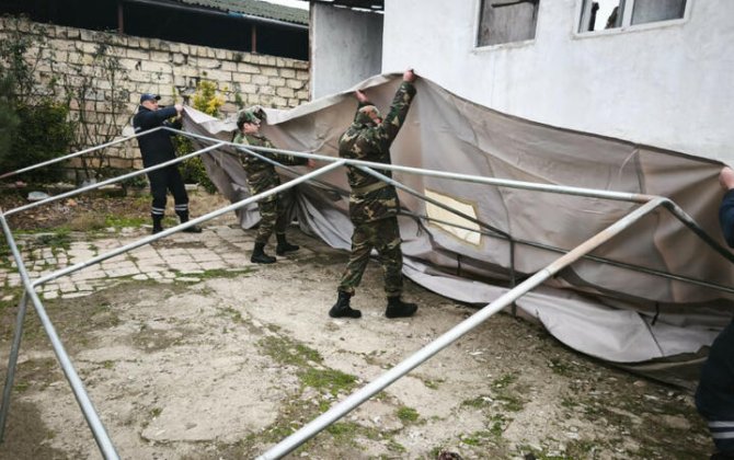 Evi yararsız hala düşən ailə üçün müvəqqəti çadır quruldu - FOTO