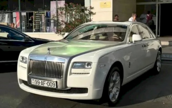 Bakıda  hərraca çıxarılan lüks “Rolls Royce”un sahibi kimdir? - FOTOLAR