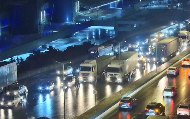 Bakıda buza görə bu yol bağlandı