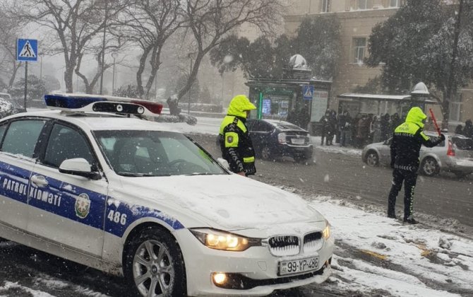 На заснеженных дорогах в Азербайджане за сутки произошло 7 ДТП