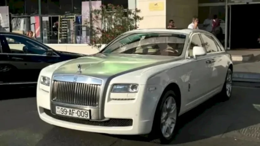 Bakıda hərraca çıxarılan lüks “Rolls Royce”un sahibi kimdir? - FOTOLAR