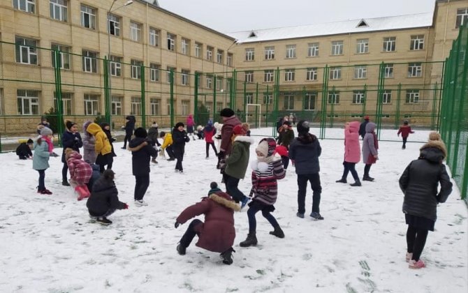 “Universitetlər distanta keçib, məktəblərdə dərs var, nazirlik bunu tənzimləməli idi”-EKSPERT 