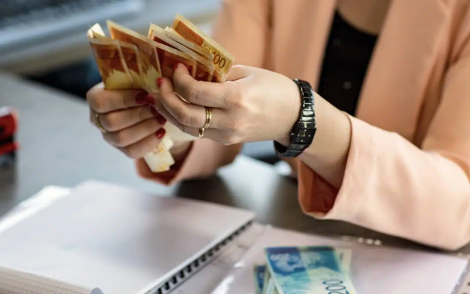 İsraildə minimum əmək haqqı sürətlə artdı... Neçə oldu?