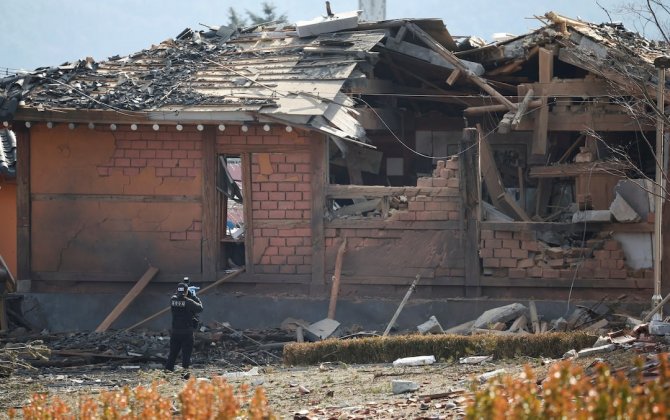 Koreyada qırıcı təyyarə səhvən mülki binalara 8 bomba atdı - 15 nəfər yaralandı...