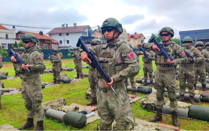 “Türkiyə Ukraynaya qoşun yeridə bilər, bir şərtlə...”