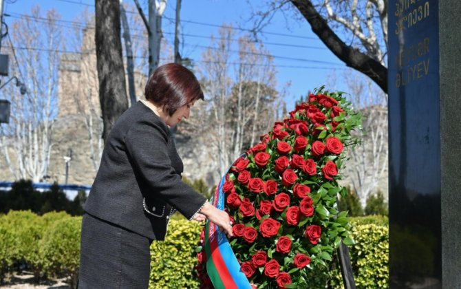 Гафарова почтила в Тбилиси память Гейдара Алиева