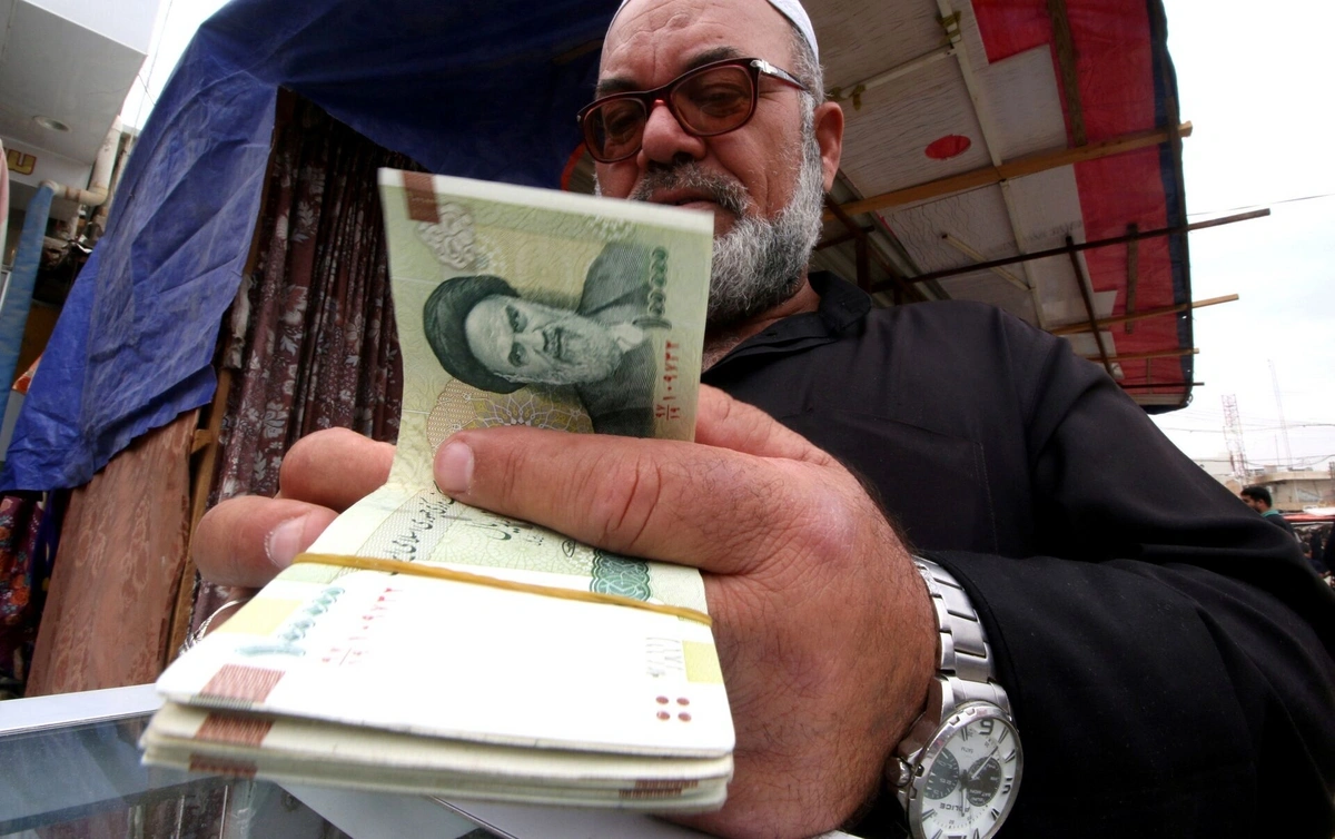 İran valyutası dollar qarşısında tarixi minimuma düşdü