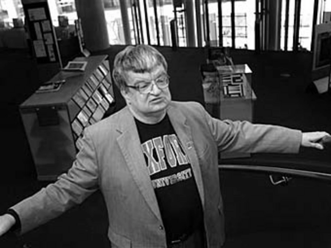 Elmin izah edə bilmədiyi adam: Xəstə doğulub necə alim oldu?