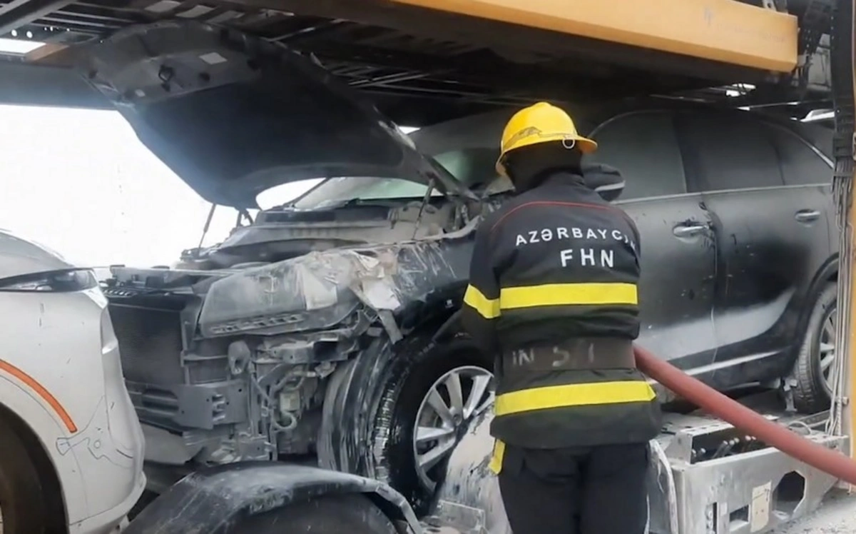 Bakıya gətirilən bahalı avtomobil yolda yandıxa0- VİDEO