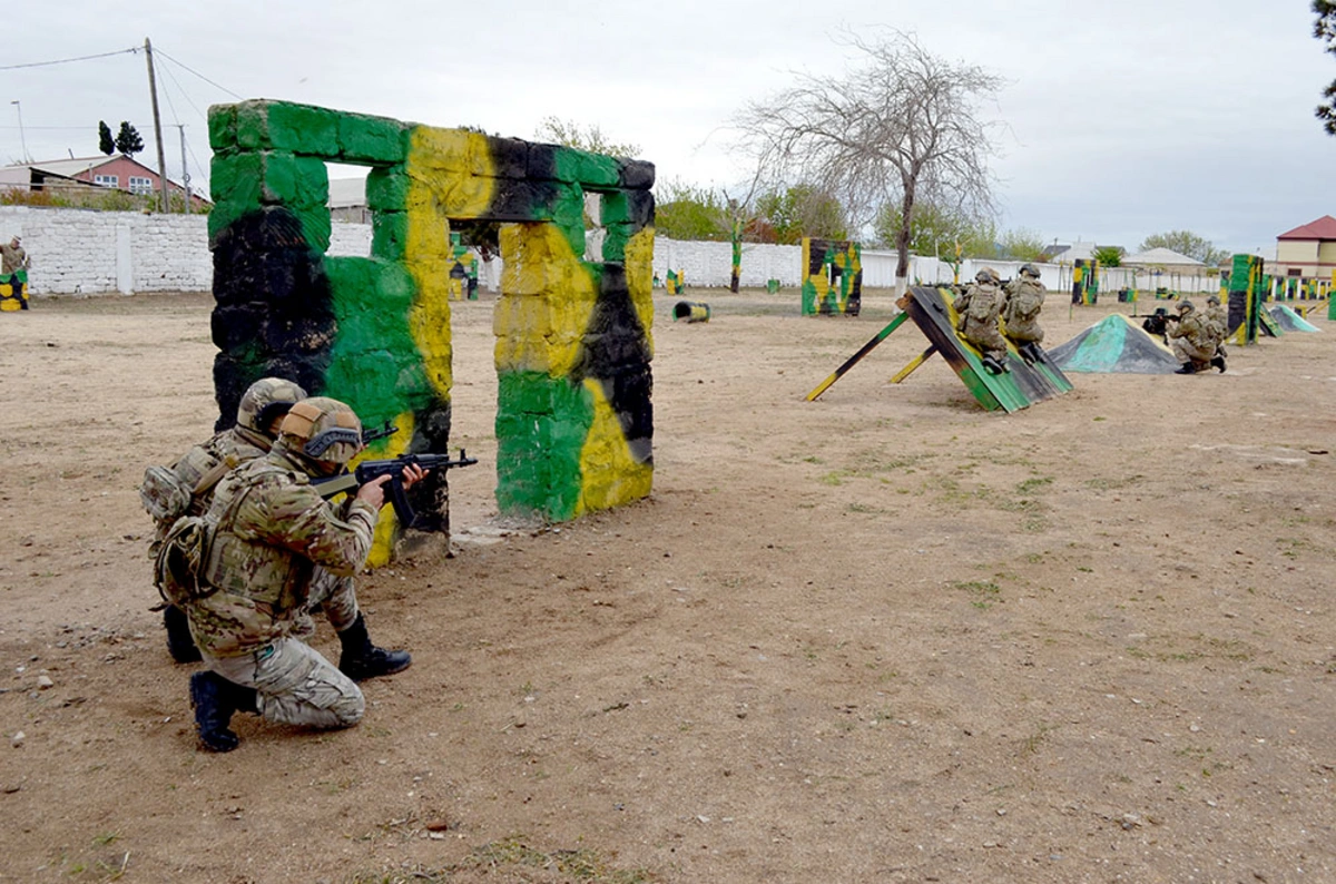 Qazaxıstanlı qonaqlar Komando və XTQ hərbi hissələrində olublar - FOTO/VİDEO