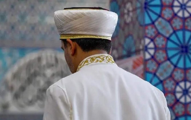 “Üç xurafatçı mollaya qulaq asıb ateist olur” – İlahiyyatçıdan QALMAQALLI açıqlama