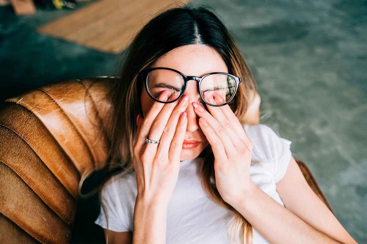 Gözdə qaşınma, yanma, qızartı, bulanıq görmə - Səbəblər nələrdir?