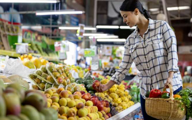 Bu marketdə vaxtı keçmiş məhsullar satılırmış – FOTO