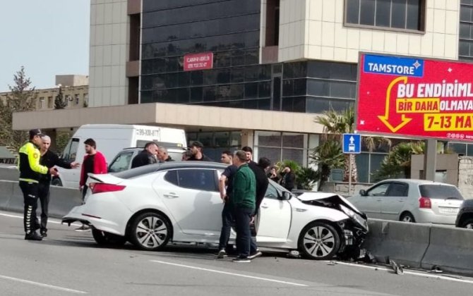 Bakı-Sumqayıt yolunda qəza: “KİA” beton maneəyə çırpıldı, sürücü... - FOTO