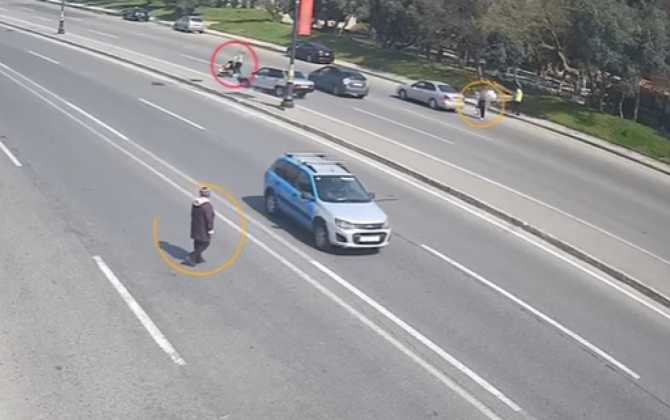 Bakıda maşın uşaq arabası ilə yolu keçən qadını vurdu - ANBAAN VİDEO