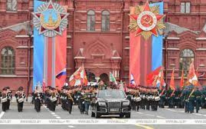 Думы тяжелые,  послепарадные ....