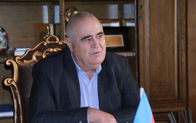 “Şərurlu İsfəndiyar” İlon Maskla bağlı fikirlərini dandı - Vəkilin suallarına “savadsızam” deyə cavab verdi