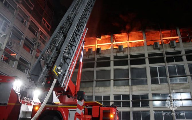 Sankt-Peterburqda mikroçiplər və radioelektronika istehsal edən böyük strateji zavod yanır...-VİDEO