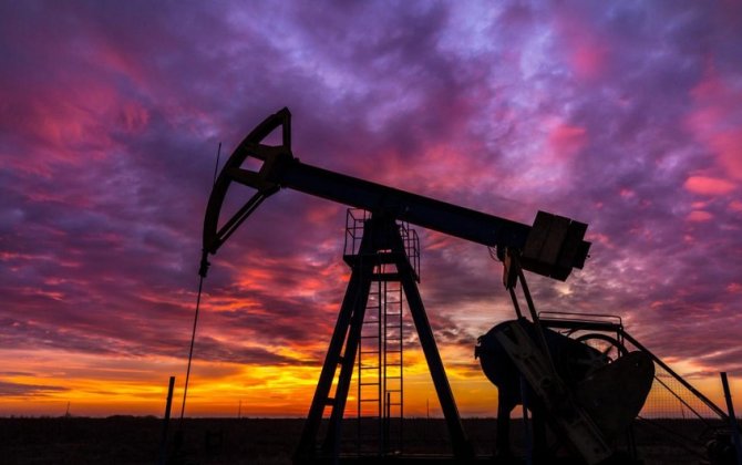 Цена нефти Brent на ICE опустилась ниже $63 за баррель впервые с 9 мая