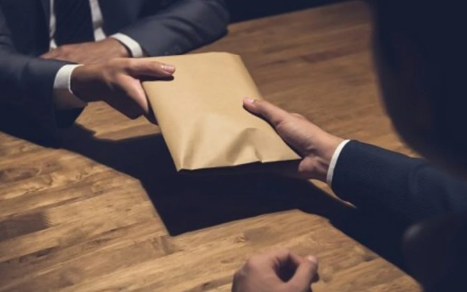 İdarə rəisi və işçiləri vətəndaşdan şikayətçidir - Rüşvət ittihamına görə