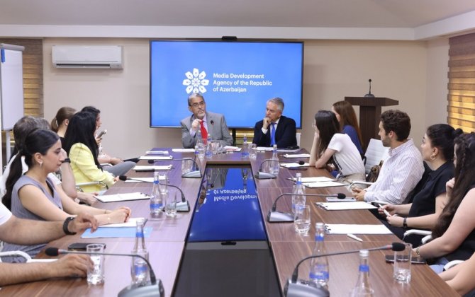 Dezinformasiyaya qarşı mübarizədə jurnalistikanın gücü mövzusunda təlim keçirilib - FOTO