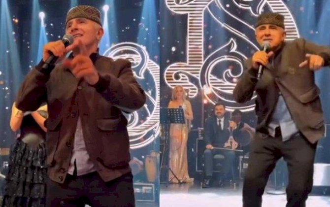 “Pulunu ver, lap qabağında oynasın”