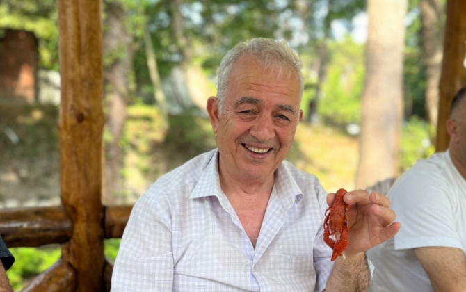 Tanınmış şair ağacdan yıxıldı, sümükləri sındı