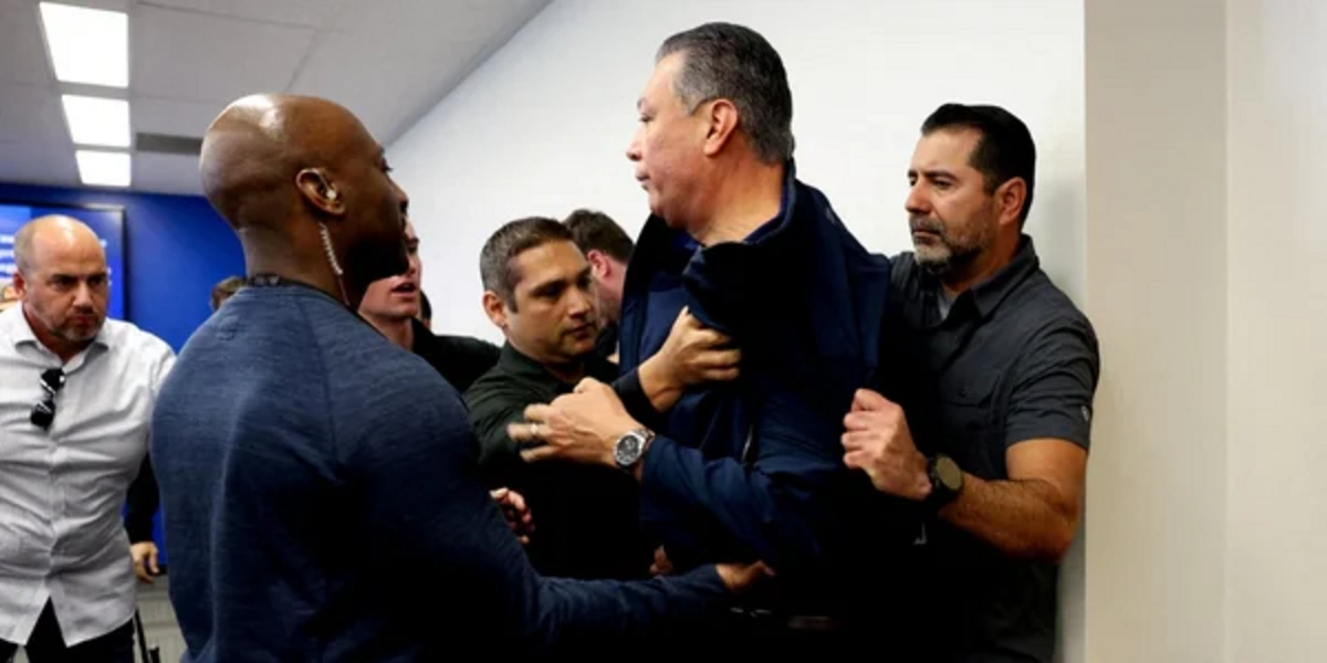 ABŞ-də nazirə sual vermək istəyən senatora güc tətbiq edildi