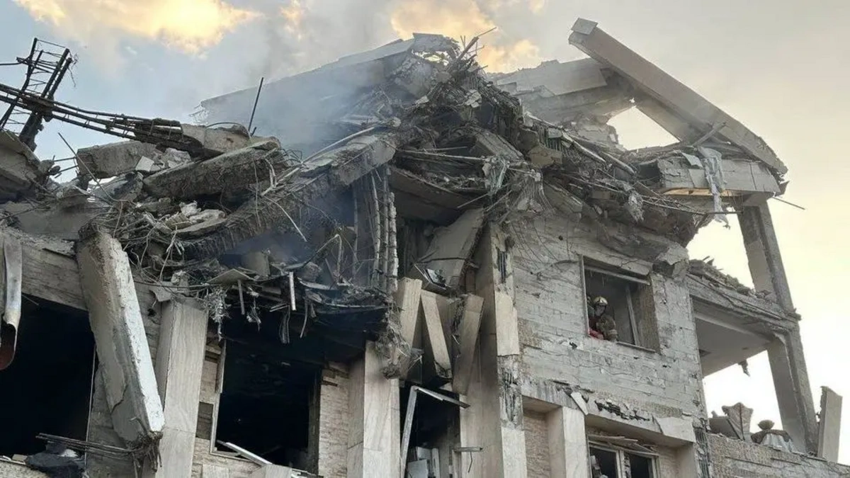 İsrailin hücumu nəticəsində İranın Şəhid Çamran şəhərində bina çöküb: 60 nəfər ölüb - FOTO/VİDEO