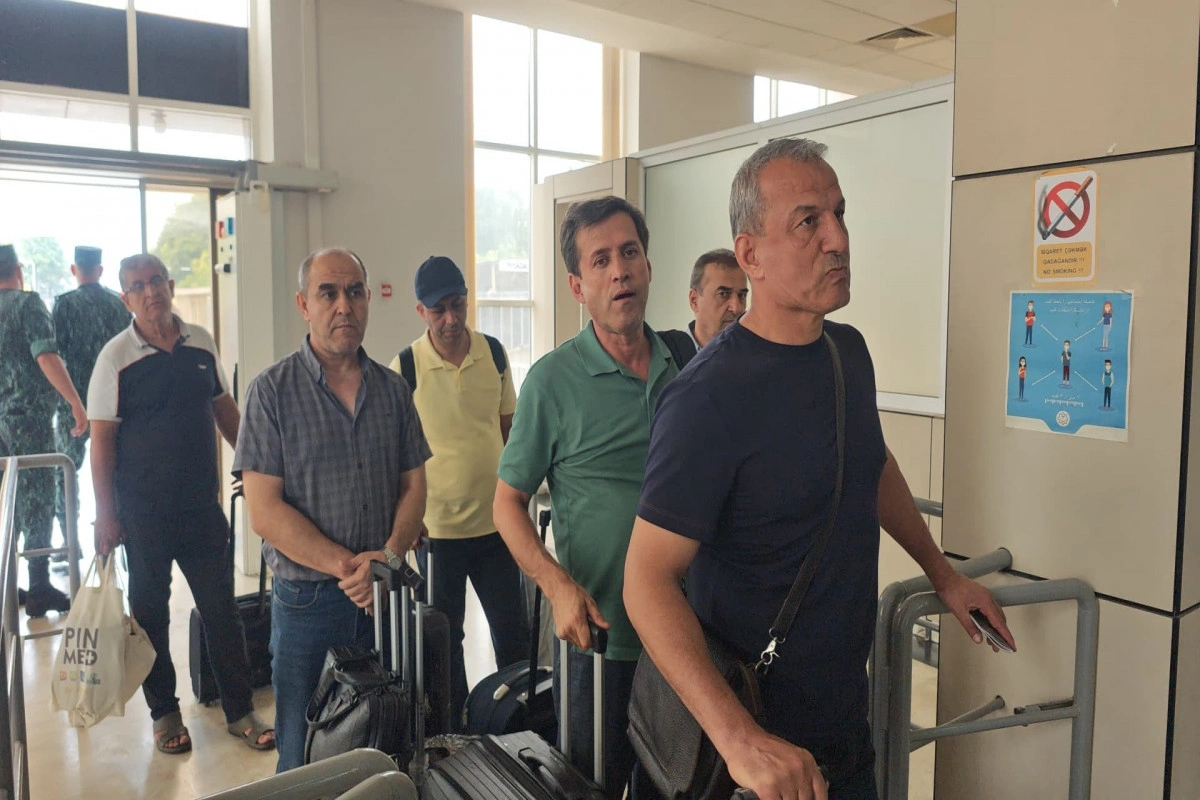 10 tacikistanlı İrandan Azərbaycana təxliyə olunub - FOTO
