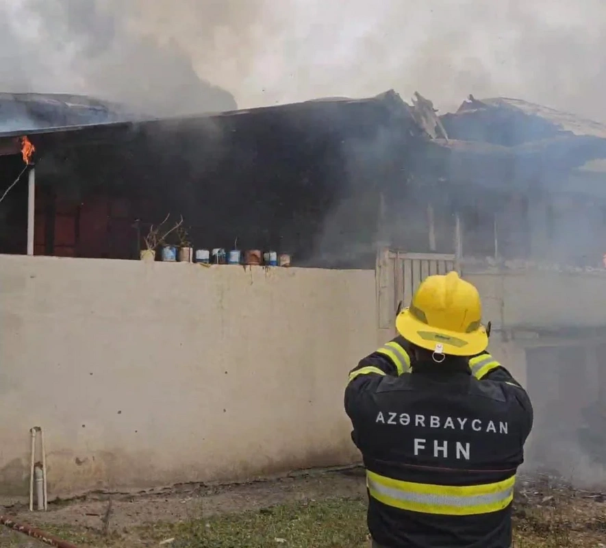 Ağdamda mürəbbəyə görə dördotaqlı ev yandı - FOTO