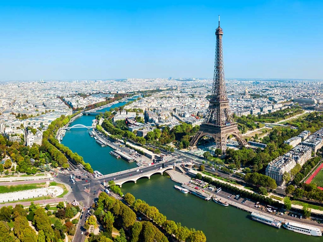 Parisdə Azərbaycanın mədəni sərvəti haqqında nadir nəşrlər təqdim olunub - FOTO